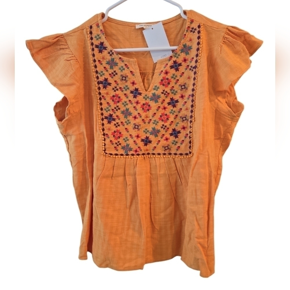 TEA N ROSE BOHO EMBROIDERED FLUTTER SLEEVE TOP. SIZE LARGE.